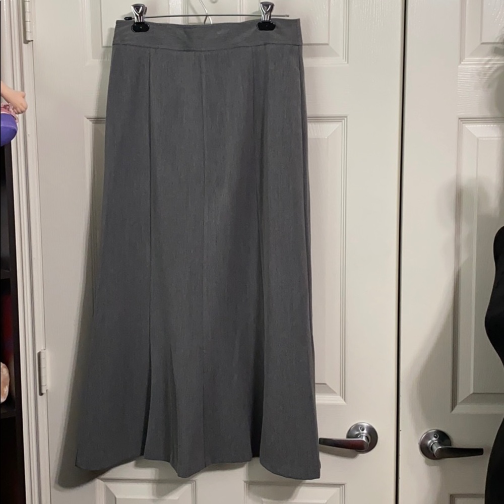 Grey skirt